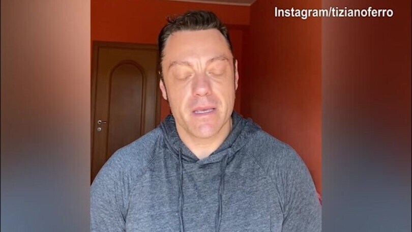 Tiziano Ferro, messaggio ai fan: "Grazie a tutti"