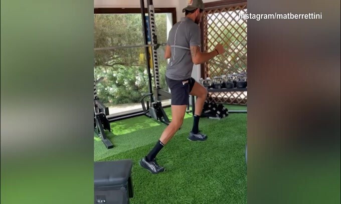 Lavoro in palestra con gli elastici: Berrettini suda!