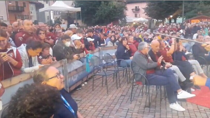 Torino, la festa in piazza con i tifosi a Pinzolo