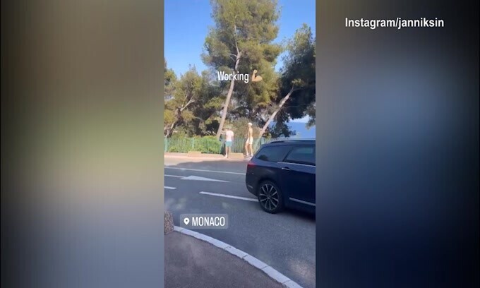 Scatti lungo la strada: Jannik Sinner corre a Montecarlo