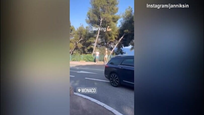 Scatti lungo la strada: Jannik Sinner corre a Montecarlo