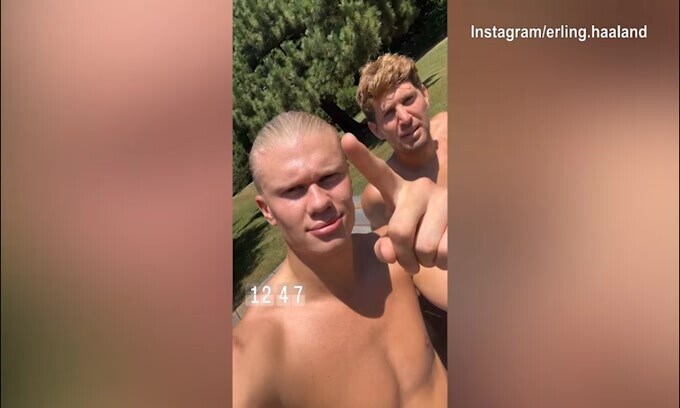 Giappone, Haaland e Stones si riposano al sole