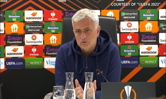 Roma, confermata la squalifica europea di 4 turni per Mourinho