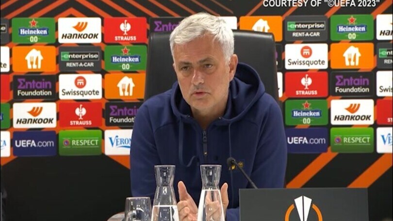 Roma, confermata la squalifica europea di 4 turni per Mourinho