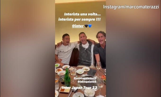 Rimpatriata Inter a tavola: Nagatomo canta "Pazza Inter amala" con Materazzi