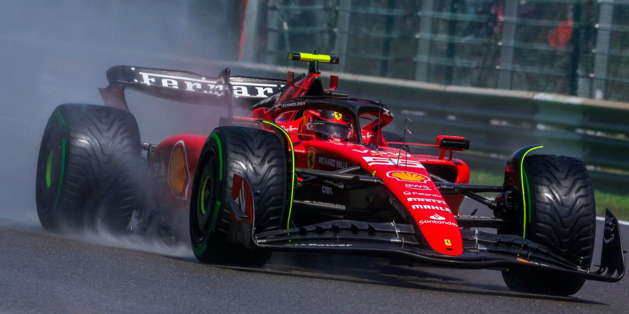 Ferrari, Sainz e Leclerc giù dal podio nella Sprint di Spa: vince Verstappen
