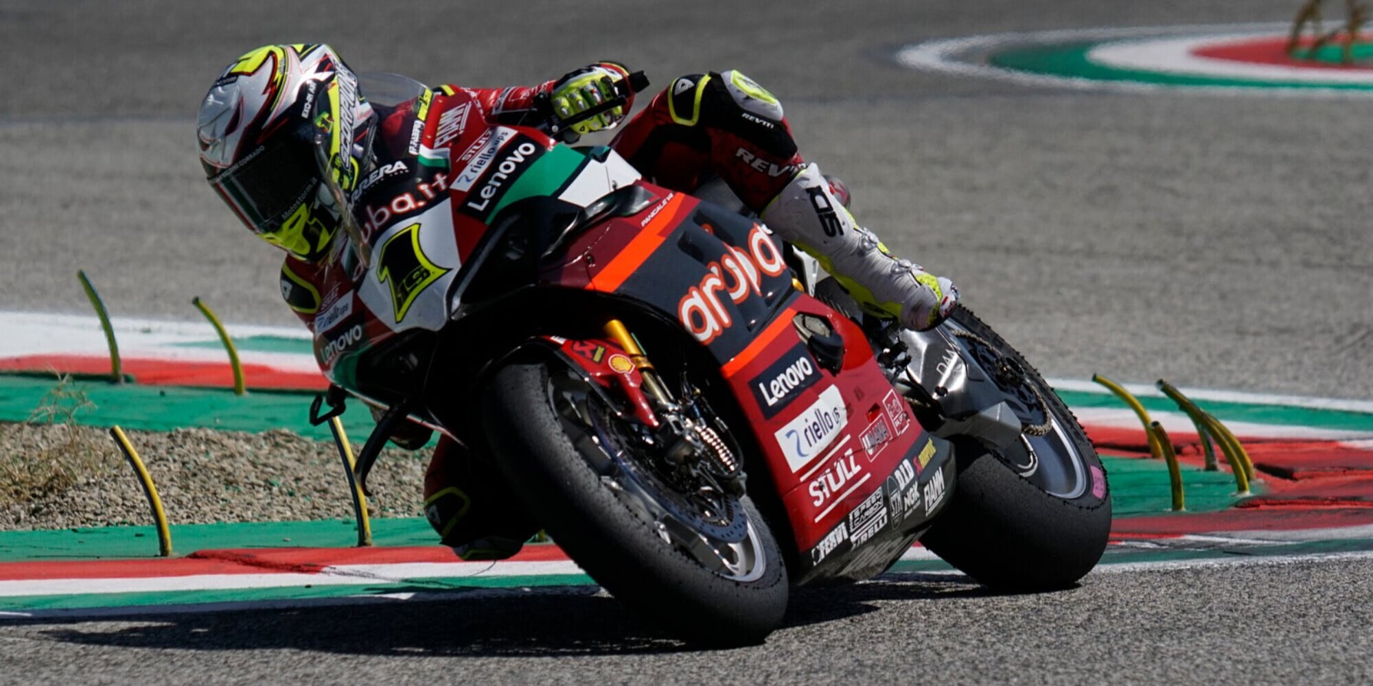 Superbike, doppietta Ducati in gara-2 a Most: vince Bautista, Petrucci 2°
