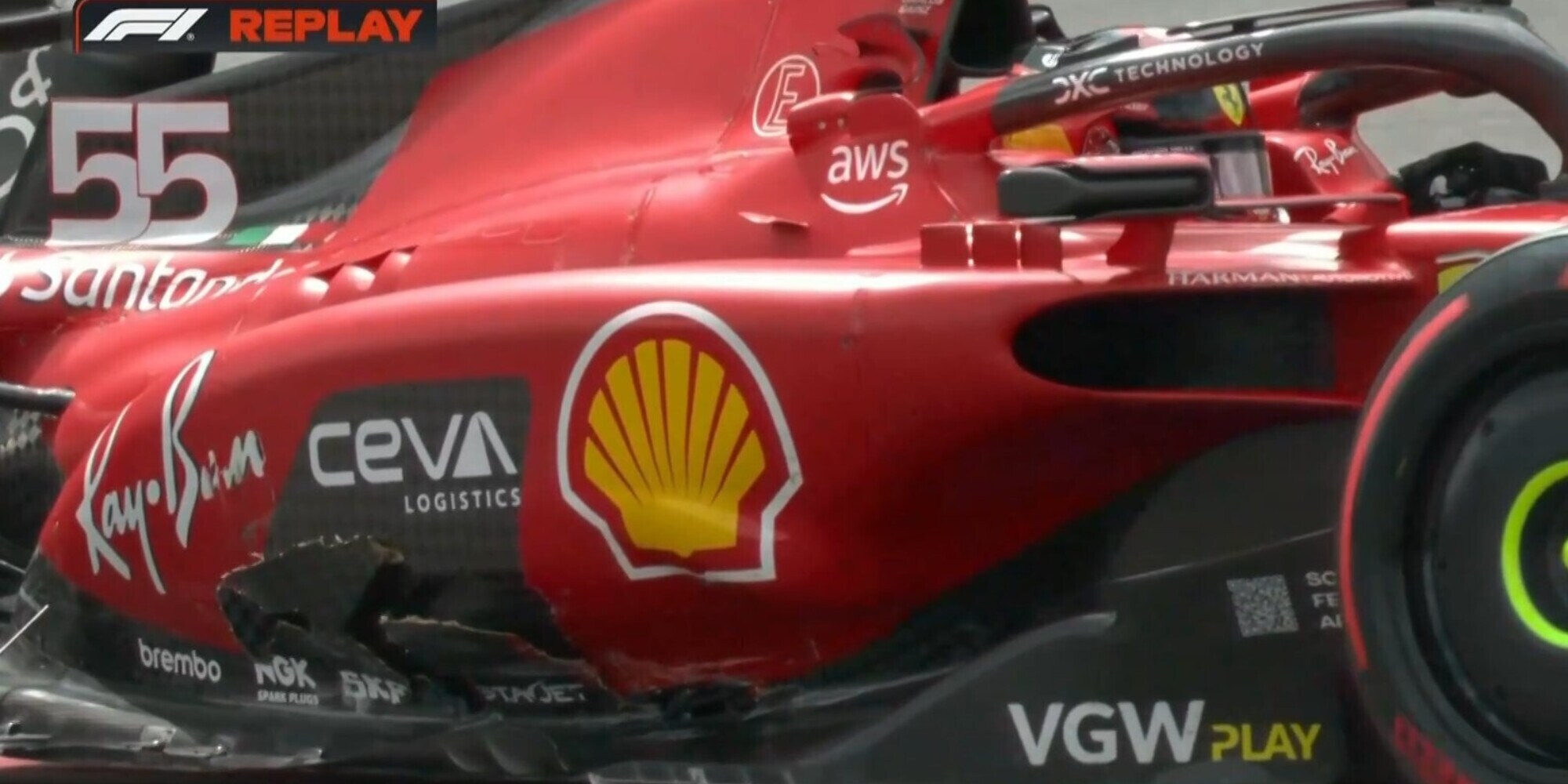 Ferrari, guaio Sainz a Spa: pancia squarciata dopo contatto con Piastri