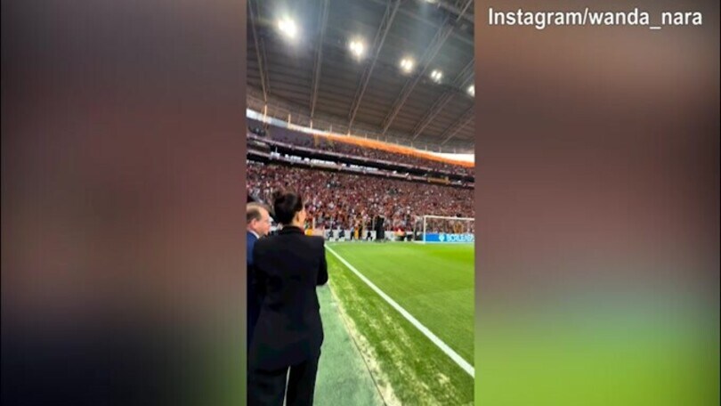 Galatasaray, presentazione Icardi: l'accoglienza è da brividi per Wanda