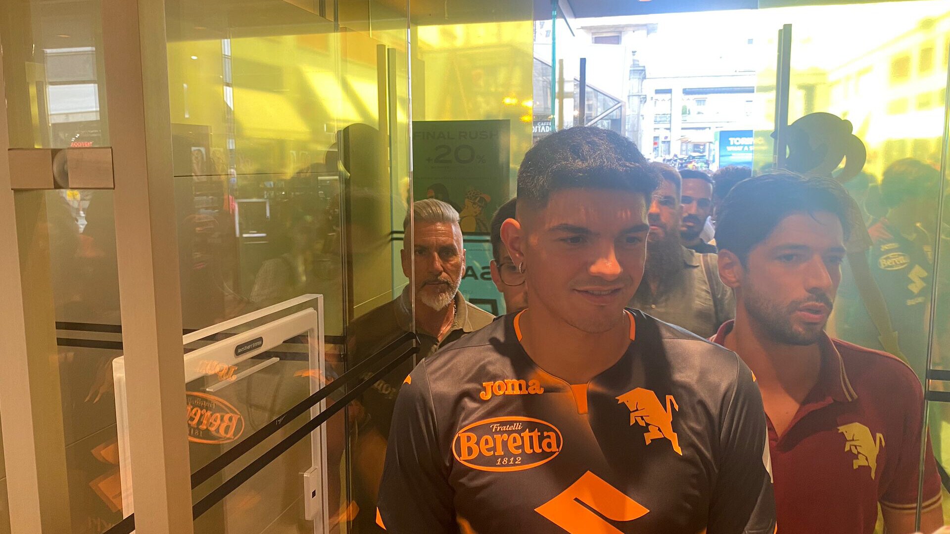 Torino, quanta gente per la presentazione di Bellanova!