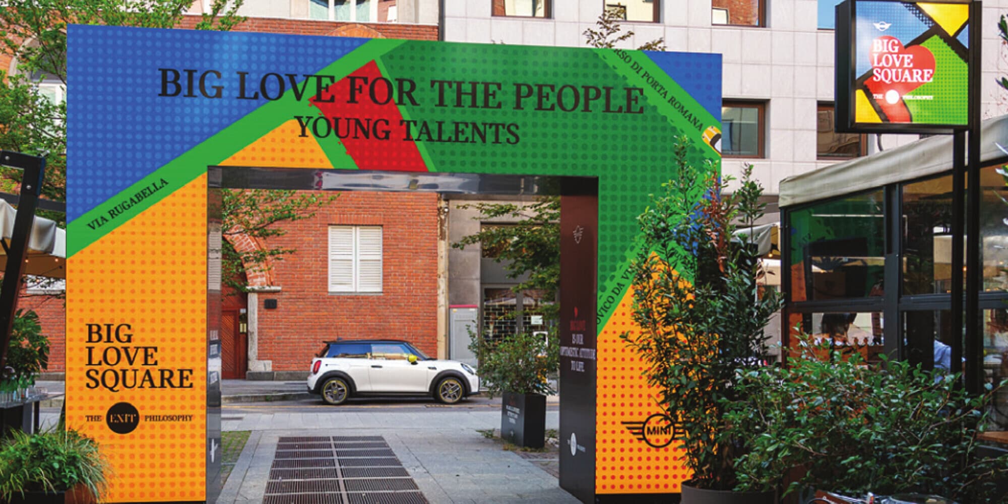 "Big Love Square" scopre l'identità MINI