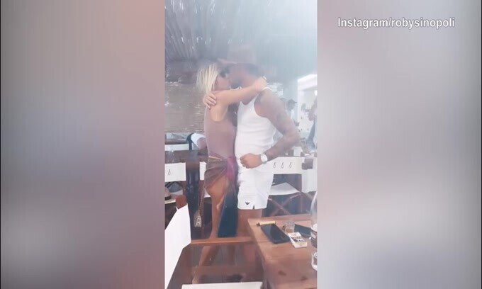 Il ballo romantico del Principino e la moglie: il video social