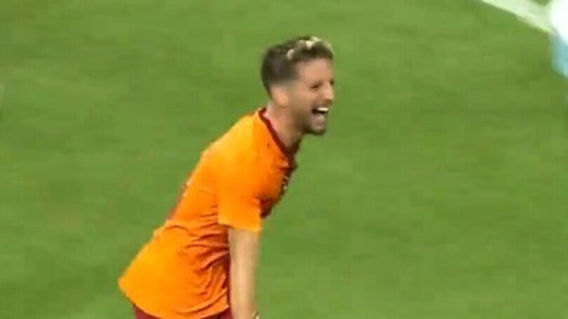 Mertens, il gol pazzesco che manda avanti il Galatasaray in Champions