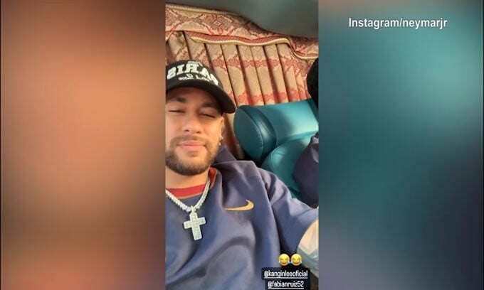 Psg, Neymar sorride: il siparietto con Lee e Fabian Ruiz
