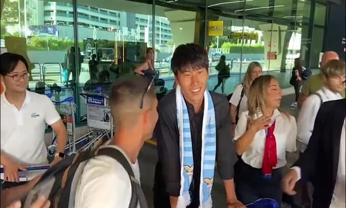 Lazio, ecco Kamada: il calciatore è sbarcato nella capitale