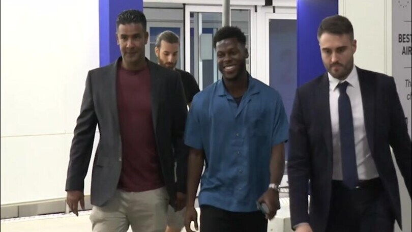 Milan, Musah sbarca con un sorriso e tanta voglia di cominciare