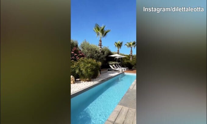 Sicilia, Diletta e Lillo Leotta a bordo piscina