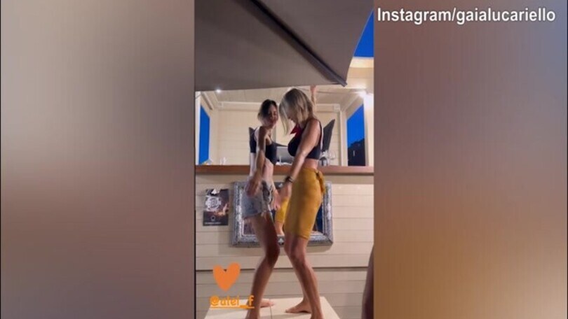 Lady Inzaghi scatenata: eccola ballare con un'amica