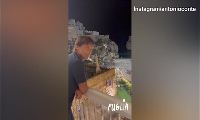 Serata in Puglia: Conte guarda il panorama