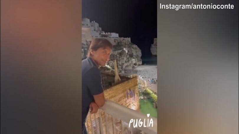 Serata in Puglia: Conte guarda il panorama