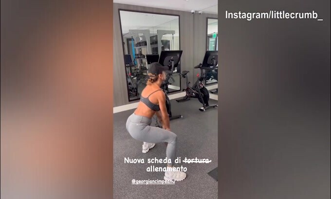 Elisabetta Canalis, in palestra una nuova "tortura" di allenamento