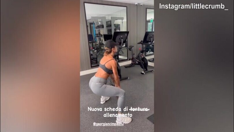 Elisabetta Canalis, in palestra una nuova "tortura" di allenamento