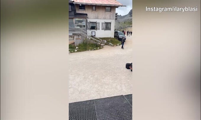 Ilary Blasi, prosegue la gita in montagna