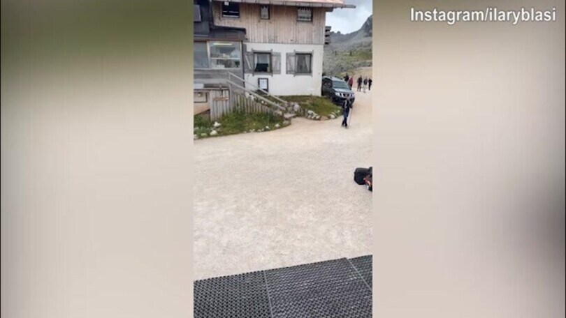 Ilary Blasi, prosegue la gita in montagna