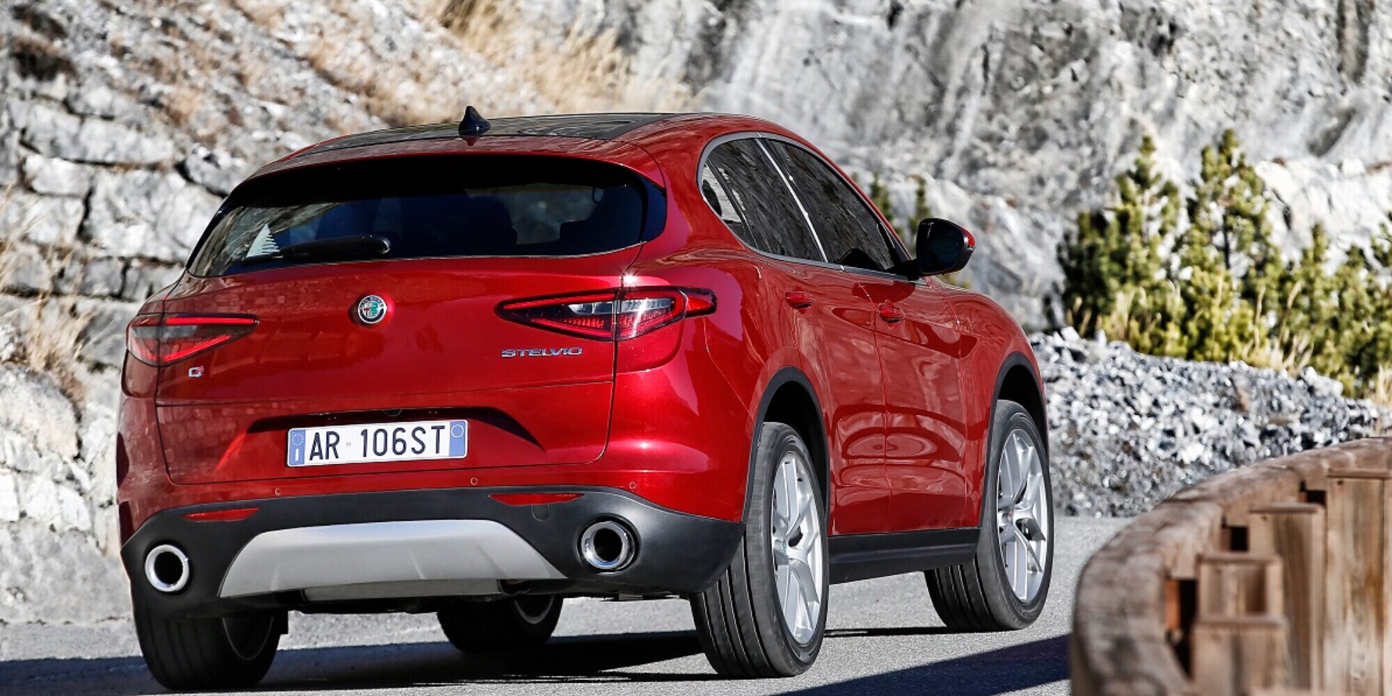 L'Alfa Romeo gli passa sotto il naso: gliel'avevano rubata da poco!