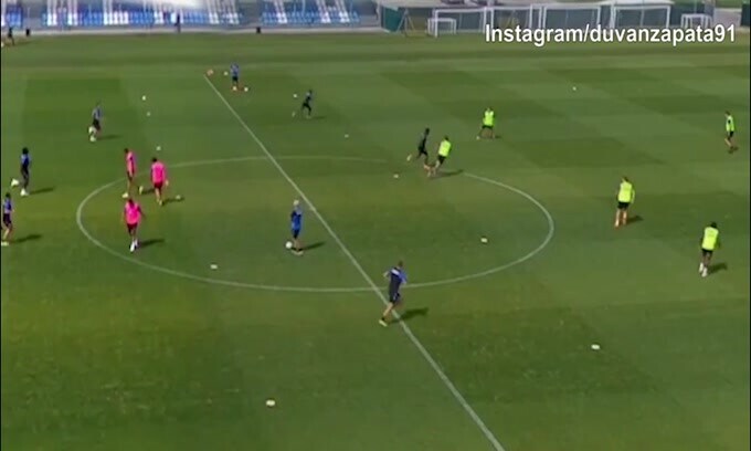 Coast to coast: super gol di Zapata in allenamento!