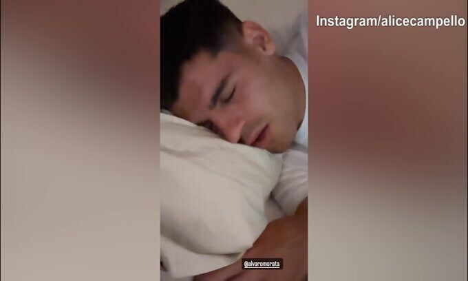 Alice Campello "stuzzica" Morata, ma lui...dorme
