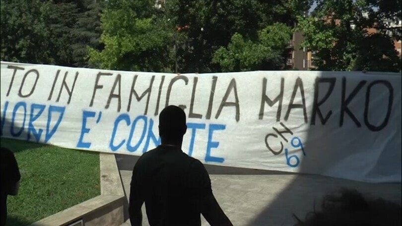 Inter, cori e striscione: accoglienza calorosa per Arnautovic