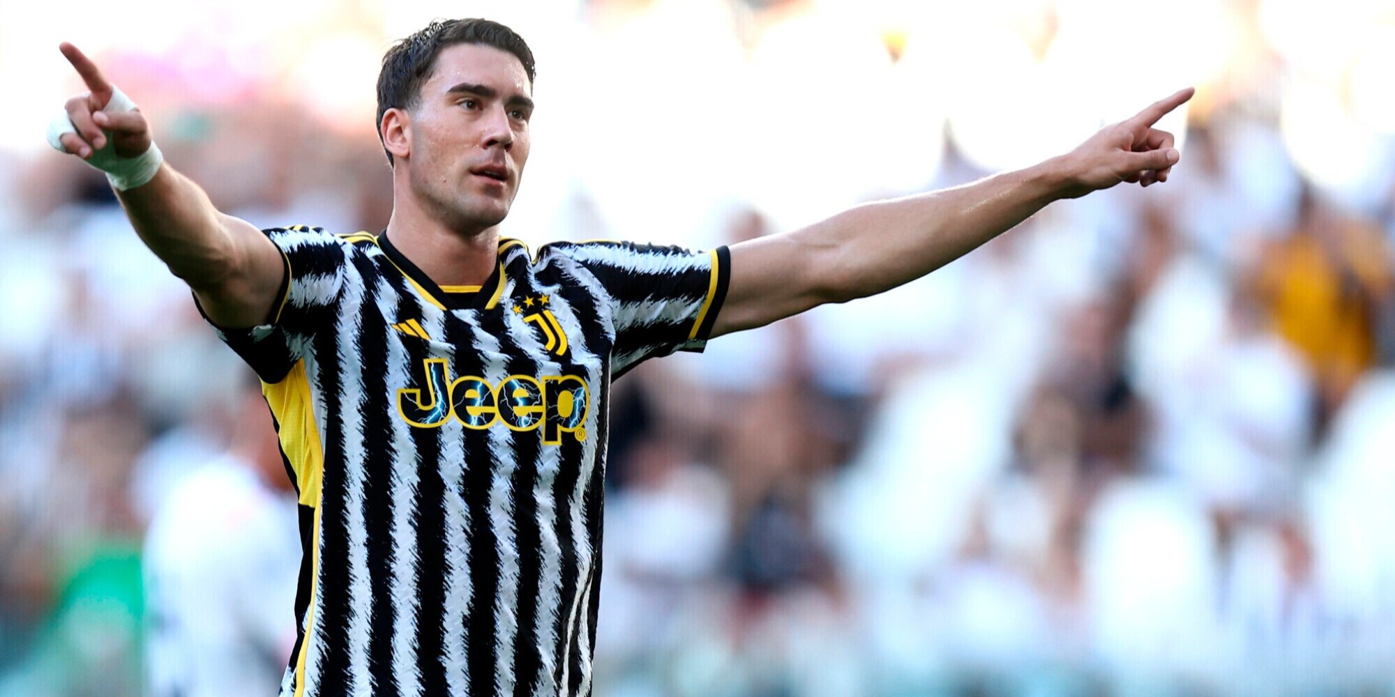 Vlahovic, la voglia di Juve e le fiamme mercato: la story social