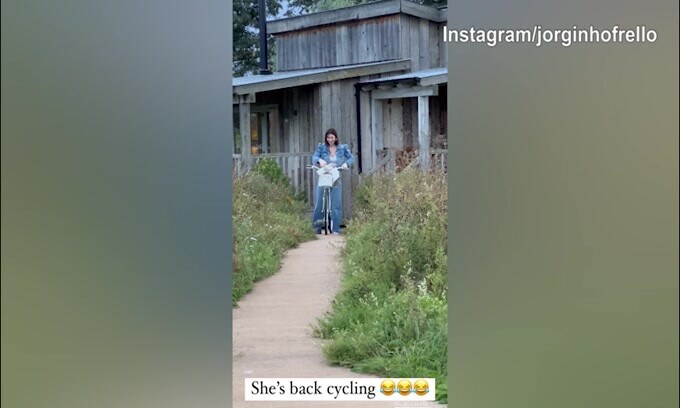 Lady Jorginho presa in giro dal marito: dalla bici..alla paura di un insetto!