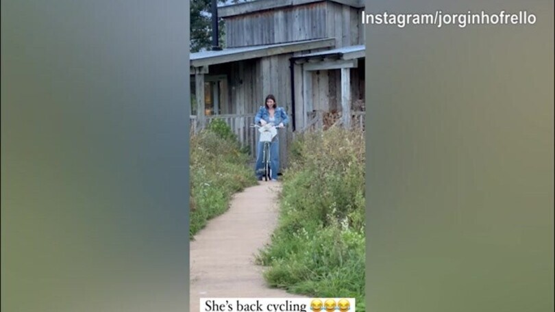 Lady Jorginho presa in giro dal marito: dalla bici..alla paura di un insetto!