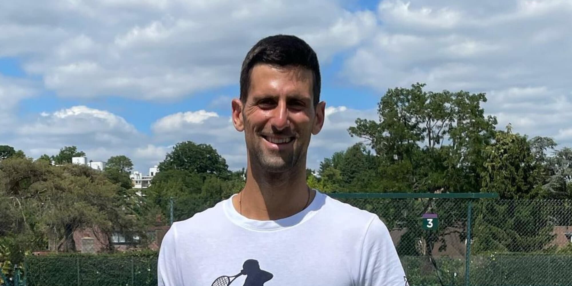 Djokovic, partita a tennis con i bambini in strada: cosa è successo