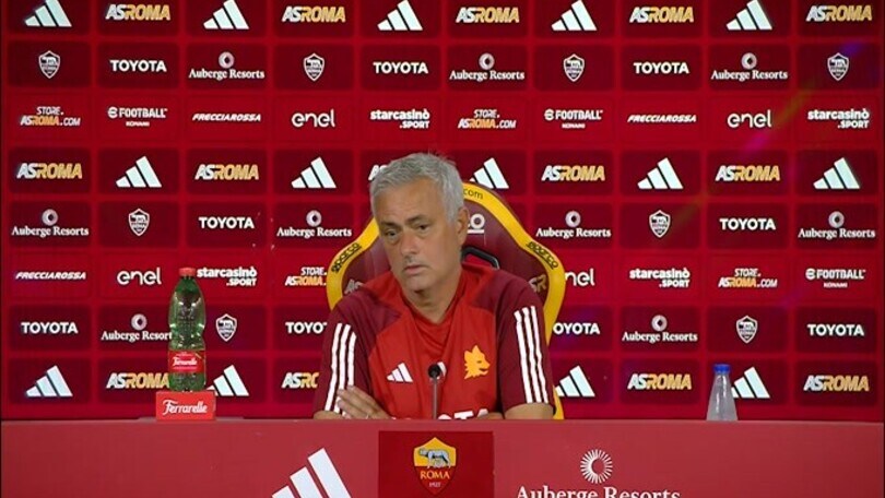 Mourinho: "Ai tifosi chiedo di giocare con noi come attaccanti"
