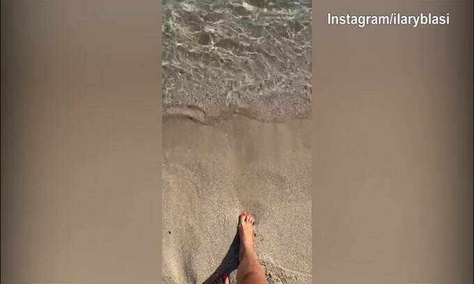 Puglia, la conduttrice Ilary Blasi si gode le sue vacanze
