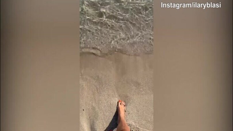Puglia, la conduttrice Ilary Blasi si gode le sue vacanze