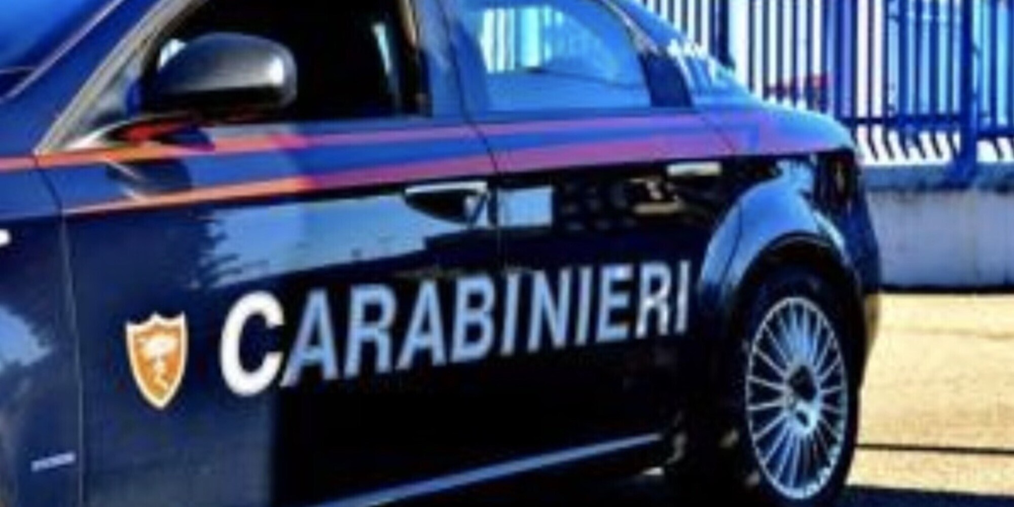 Furto d'auto e poi spesa al supermercato: beccato da un carabiniere