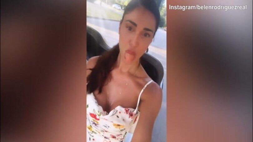 Belen e il vestitino 'ballerino': il video social