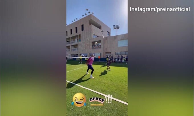 Calcio-Tennis, colpo incredibile di Pepe Reina