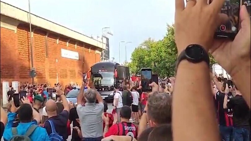Milan-Torino, che accoglienza per i rossoneri!