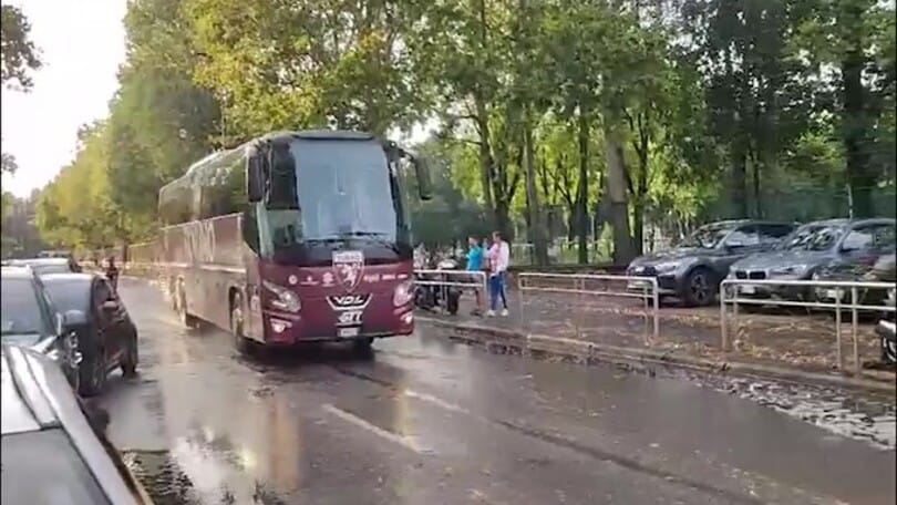 Milan-Torino, l'arrivo del pullman del Toro