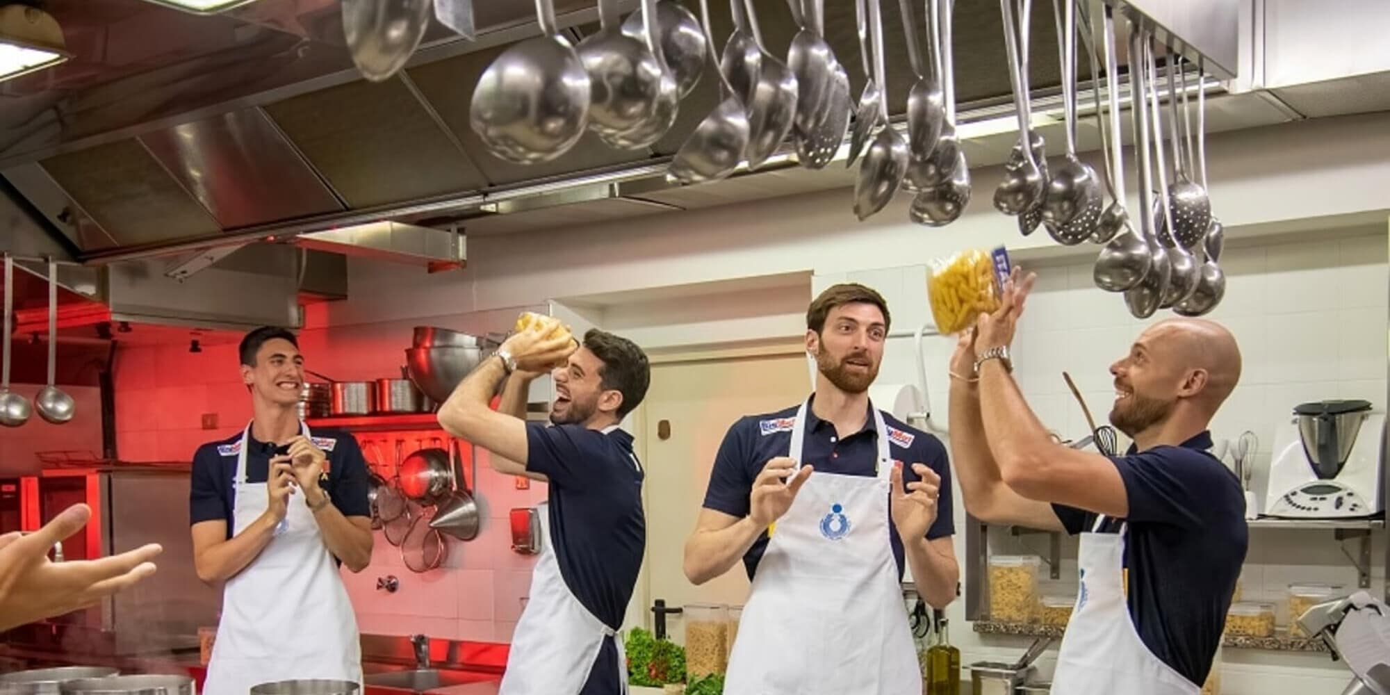Gli azzurri protagonisti dello spot "La pasta, integratore di felicità"