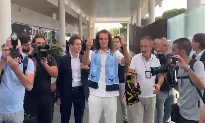 Lazio, ecco Guendouzi: super accoglienza dei tifosi