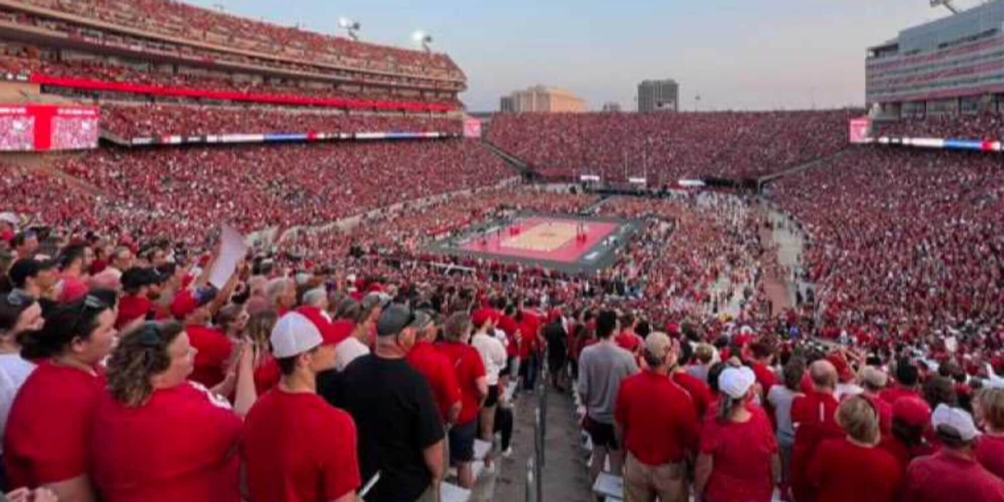 Incredibile record in Nebraska: 92.003 spettatori al match di volley femminile
