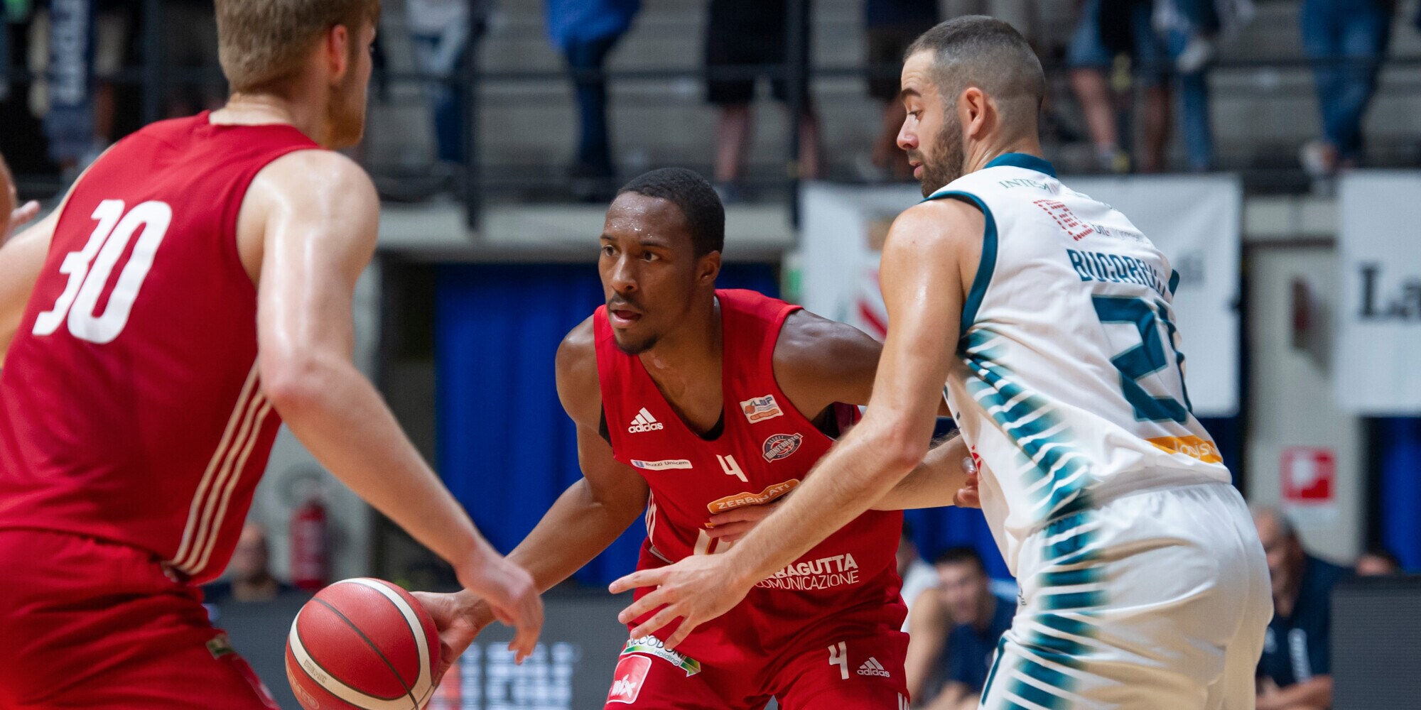 Novipiù Monferrato Basket cade contro Cantù in Supercoppa
