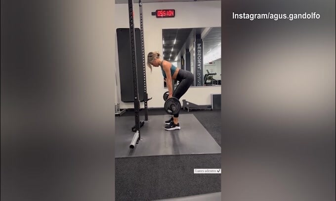 Palestra per un lato B da urlo: Lady Lautaro si allena