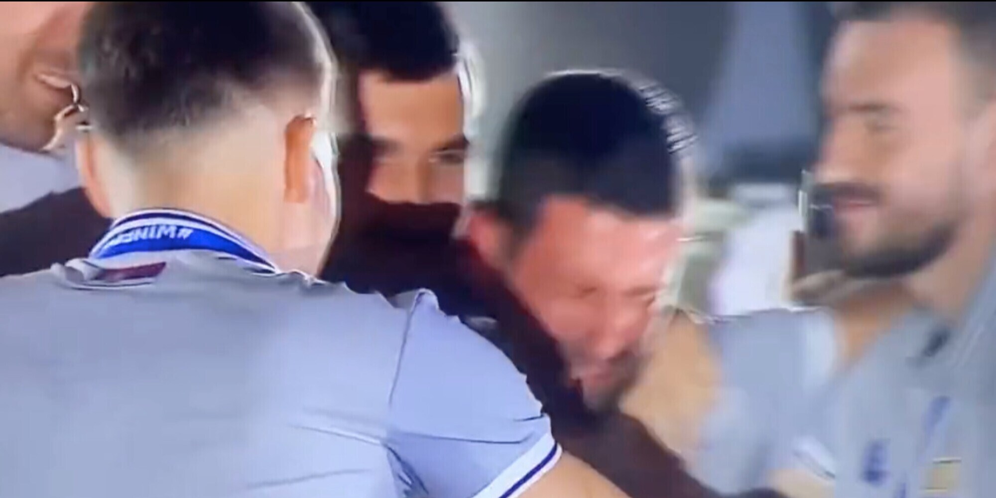 Djokovic, sorpresa e lacrime alla festa per la Serbia argento mondiale